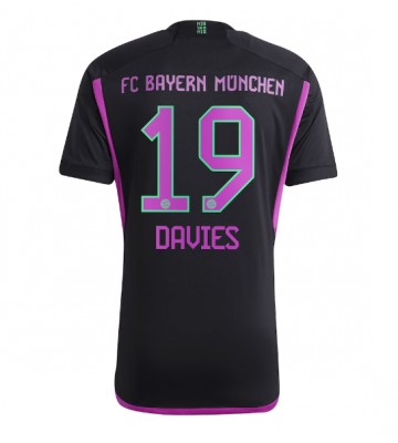 Lacne Muži Futbalové dres Bayern Munich Alphonso Davies #19 2023-24 Krátky Rukáv - Preč